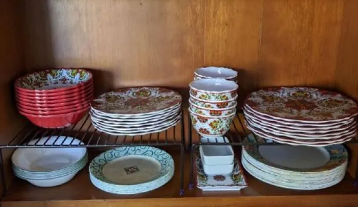 No More Sending Out A Search Party For That One Specific Spice Jar Once You Install An <a Style="Display:inline;" Href="Https://Www.amazon.com/Kitchen-Storage-Expandable-Organization-Organizer/Dp/B07z5pbk7y?ie=utf8&linkcode=ll1&tag=bpferret-20&linkid=3fa393e2c0579ebdcecac1a31ea9a8a0&language=en_us&ref_=as_li_ss_tl" Target="_blank"><span Style="Font: Inherit; Color: #d74b1f;"> Expandable Shelf Organizer </Span>
