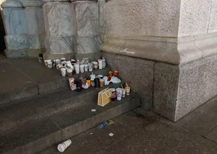 Dear Tourists, Please Don't Do This