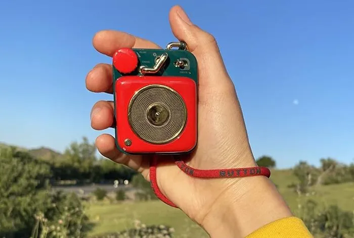 Blast Your Favorite Tunes With Throwback Style Using This Adorable <a Style="Display:inline;" Href="Https://Www.amazon.com/Muzen-Portable-Wireless-Definition-Bluetooth/Dp/B07rzw682m?ie=utf8&th=1&linkcode=ll1&tag=bporange-20&linkid=bd8580d643b24cd9934487434a6d9494&language=en_us&ref_=as_li_ss_tl" Target="_blank"><span Style="Font: Inherit; Color: #d74b1f;"> Mini Retro Bluetooth Speaker </Span>