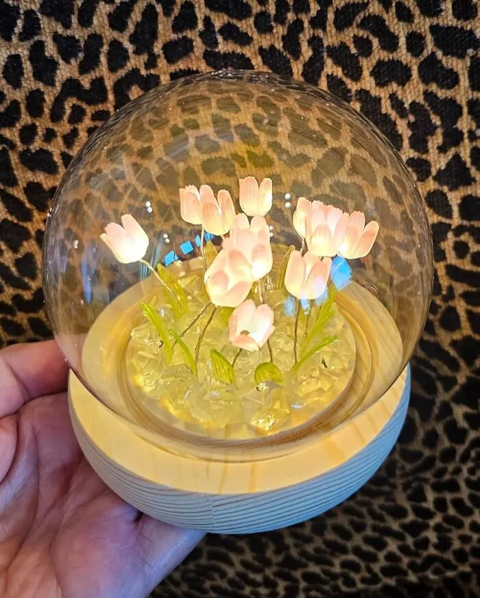 Bring Some Enchanted Forest Vibes Into Your Bedroom With A Whimsical <a Style="Display:inline;" Href="Https://Www.amazon.com/Onxe-Decoration-Artificial-Christmas-Girlfriend/Dp/B0c4262s28?ie=utf8&th=1&linkcode=ll1&tag=bporange-20&linkid=c585e3bbe1bb999eaa869bbd44cd5f63&language=en_us&ref_=as_li_ss_tl" Target="_blank"><span Style="Font: Inherit; Color: #d74b1f;"> Flowers In A Glass Dome Nightlight </Span>