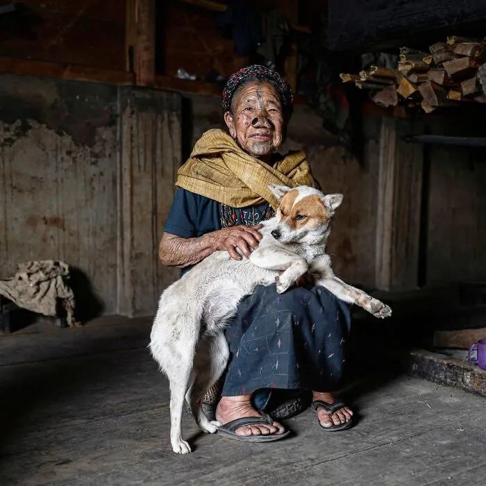 35 Retratos elocuentes de personas mayores de todo el mundo, por Massimo Bietti