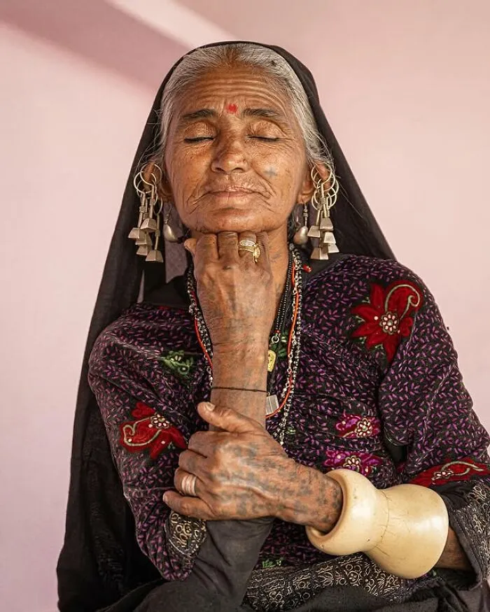 35 Retratos elocuentes de personas mayores de todo el mundo, por Massimo Bietti