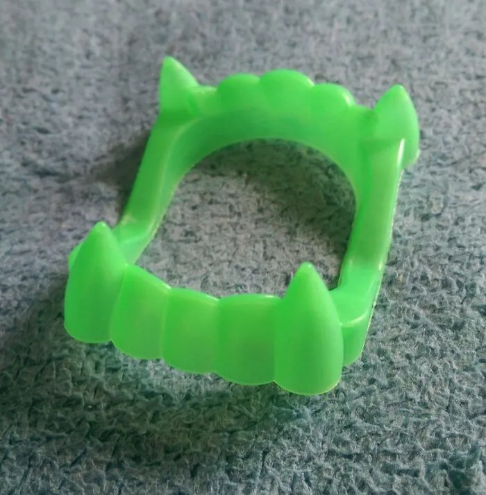Plastic Vampire Teeth