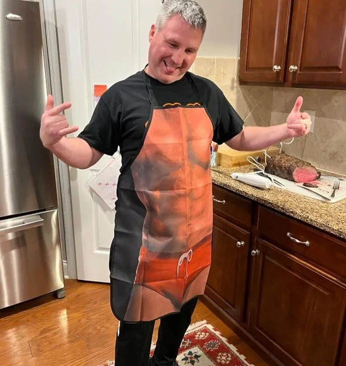 You Can Finally Have Those Washboard Abs You've Always Wanted (While Cooking Dinner, No Less) With This <a Style="Display:inline;" Href="Https://Www.amazon.com/Abcten-Novelty-Kitchen-Creative-Grilling/Dp/B01ge1bqwy?ie=utf8&linkcode=ll1&tag=bpsquirrel-20&linkid=8ac1e9ce84d5ed9df3d28d7abc229bc1&language=en_us&ref_=as_li_ss_tl" Target="_blank"><span Style="Font: Inherit; Color: #d74b1f;"> Six-Pack Torso Apron </Span>