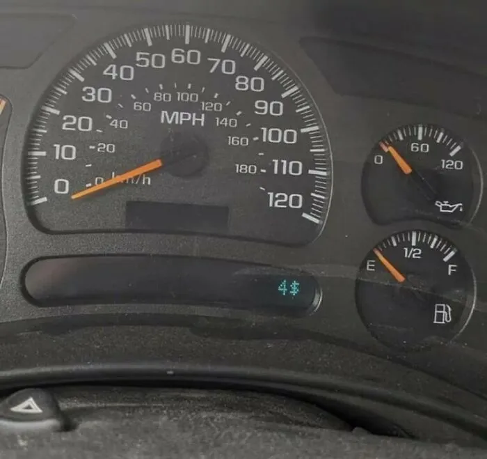 Mi auto me está reteniendo el kilometraje a cambio de un rescate, ¿qué hago? ¿Cómo le pago los 4 dólares? ¿Y por qué me los pide? ¡Ayuda, por favor!