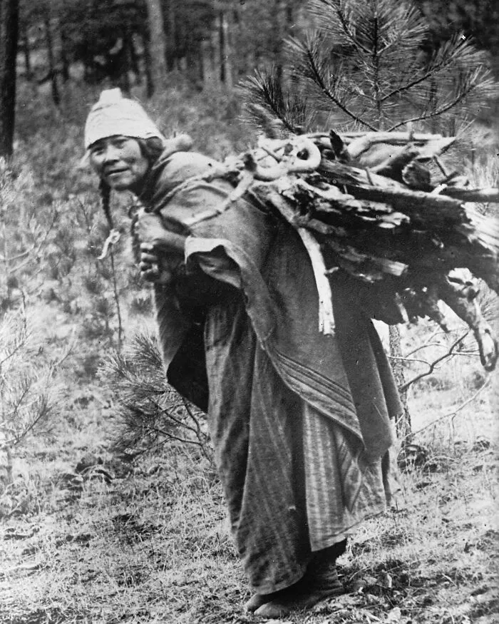 Indians, American Medicine Woman, 1913