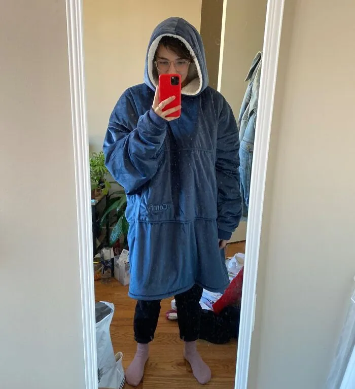 Becoming A Human Marshmallow Of Ultimate Coziness Is Now A Readily Achievable Life Goal Thanks To <a Style="Display:inline;" Href="Https://Www.amazon.com/Comfy-Original-Oversized-Blanket-Sweatshirt/Dp/B07s651gsw?ie=utf8&th=1&linkcode=ll1&tag=bpcheetah-20&linkid=bdc8f9f67f3122499aaf5a074ebe483b&language=en_us&ref_=as_li_ss_tl" Target="_blank"><span Style="Font: Inherit; Color: #d74b1f;"> The Comfy Wearbale Blanket </Span>