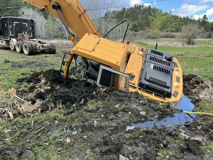 Contraté a alguien para que hiciera unas excavaciones y se acercó demasiado al arroyo