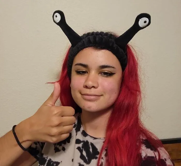 Your Elaborate Skincare Ritual Now Has The Perfect, Slightly Absurd Accessory In The Form Of This <a Style="Display:inline;" Href="Https://Www.amazon.com/Molain-Headband-Headbands-Creative-Accessories/Dp/B0bxnq6psh?ie=utf8&th=1&linkcode=ll1&tag=bpdove-20&linkid=779bce2d57bdc3686aaaca2a65086283&language=en_us&ref_=as_li_ss_tl" Target="_blank"><span Style="Font: Inherit; Color: #d74b1f;"> Snail Headband </Span>