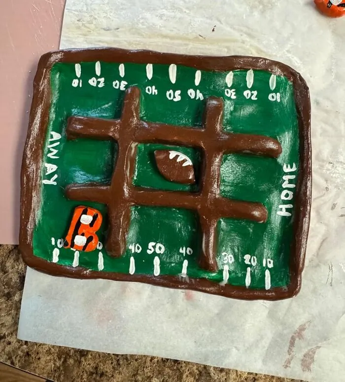 Finally, You Can Dive Into That Pottery Hobby You Saw On TikTok Without Needing A Kiln Or A Suspiciously Handsy Ghost, Because This <a Style="Display:inline;" Href="Https://Www.amazon.com/Crayola-Natural-White-Modeling-Bucket/Dp/B089t7px27?ie=utf8&th=1&linkcode=ll1&tag=bphorse-20&linkid=f38a1eb0fa696d2fae80cec3f313d1fc&language=en_us&ref_=as_li_ss_tl" Target="_blank"><span Style="Font: Inherit; Color: #d74b1f;"> Air Dry Clay </Span> Lets You Sculpt Your Quirky Masterpieces Right At Your Kitchen Table