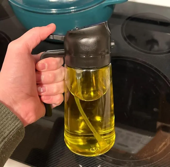That Awkward Moment When You Pour Half A Bottle Of Olive Oil On Your Pan Is Officially Over Thanks To Your New <a Style="Display:inline;" Href="Https://Www.amazon.com/Yarramate-Dispenser-Sprayer-Cooking-Food-Grade/Dp/B0cp4xy9qc?ie=utf8&th=1&linkcode=ll1&tag=bpgoose-20&linkid=aaf04dc7eb730aa9c99d12ae6f25eb42&language=en_us&ref_=as_li_ss_tl" Target="_blank"><span Style="Font: Inherit; Color: #d74b1f;"> Olive Oil Sprayer </Span>