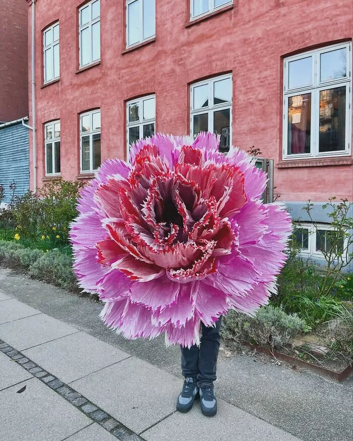 34 Enormous Tissue Paper Flowers Created By This Artist (New Pics)