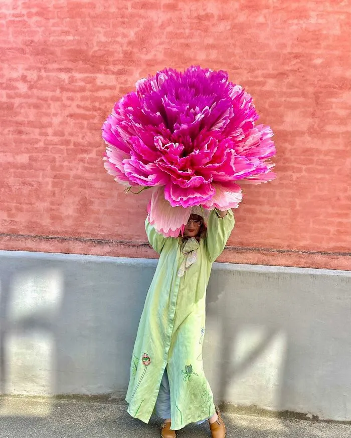 34 Enormous Tissue Paper Flowers Created By This Artist (New Pics)