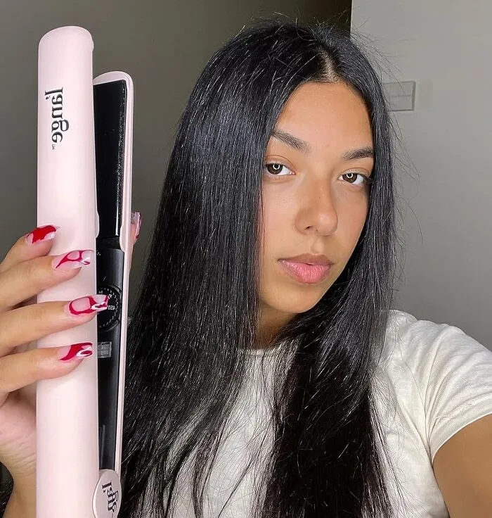 That Sleek, 'I Just Walked Out Of A Salon' Hair That Can Withstand Summer Humidity Is Surprisingly Achievable At Home With The <a Style="Display:inline;" Href="Https://Www.amazon.com/Lange-Hair-Straightener-Straightening-Professional/Dp/B0b6qh99gb?ie=utf8&th=1&linkcode=ll1&tag=bpturtle-20&linkid=b0ee6a2a03fe7b627089bce051842353&language=en_us&ref_=as_li_ss_tl" Target="_blank"><span Style="Font: Inherit; Color: #d74b1f;"> L'ange Hair 1-Pass Flat Iron </Span>, Saving You Time And Frizz-Induced Frustration