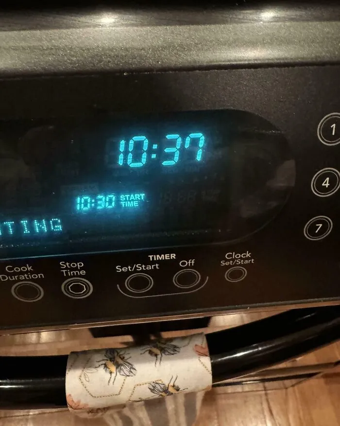 Mi horno muestra la hora de inicio en caso de que no hayas puesto un temporizador