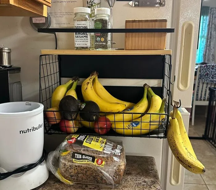 This <a Style="Display:inline;" Href="Https://Www.amazon.com/Magnetic-Storage-Organizers-Container-Refrigerator/Dp/B0cnr7yslb?ie=utf8&th=1&linkcode=ll1&tag=bplion-20&linkid=95813193124ff0776cb4a2b5773681f3&language=en_us&ref_=as_li_ss_tl" Target="_blank"><span Style="Font: Inherit; Color: #d74b1f;"> Magnetic Fruit Basket With Wooden Shelf</Span> Is Pretty Much Your Fruit's New Luxury Condo That Sticks To The Fridge, Because Even Bananas Deserve A Room With A View (Of Your Kitchen)