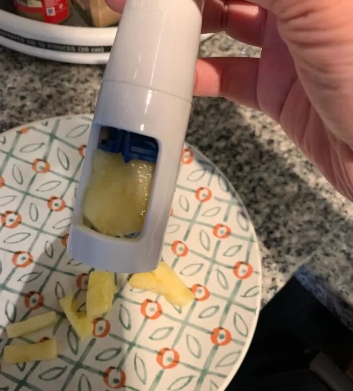 This <a Style="Display:inline;" Href="Https://Www.amazon.com/Oxo-Tot-Grape-Cutter-Navy/Dp/B0crcgr9xh?ie=utf8&th=1&linkcode=ll1&tag=bpcheetah-20&linkid=2ecbb91b7b2402b4e6c1a0ee4c02e204&language=en_us&ref_=as_li_ss_tl" Target="_blank"><span Style="Font: Inherit; Color: #d74b1f;"> Grape Cutting Tool</Span> Means You Can Finally Stop Playing A Dangerous Game Of Fruit-Surgery With A Knife, Quartering Those Little Spheres For Snacks Or Salads In A Snap