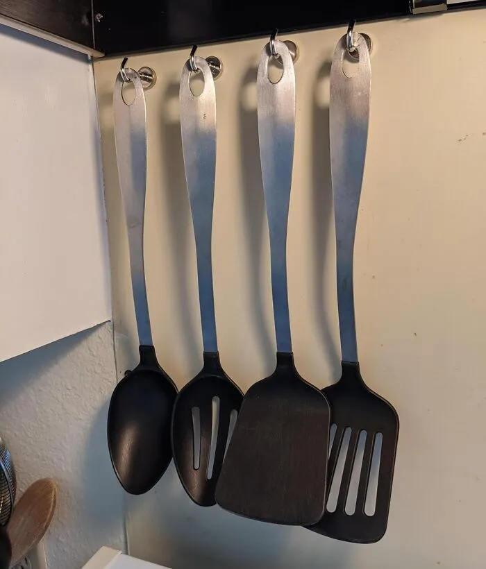 Letting No Metallic Surface In Your Tiny Kitchen Go To Waste, <a Style="Display:inline;" Href="Https://Www.amazon.com/Magnetic-Strong-Neodymium-Kitchen-Workplace/Dp/B077pzlx6m?ie=utf8&th=1&linkcode=ll1&tag=bpbat-20&linkid=f45a8a3336cc9f6a0cbc1f4f46ee668a&language=en_us&ref_=as_li_ss_tl" Target="_blank"><span Style="Font: Inherit; Color: #d74b1f;"> These Surprisingly Strong Magnetic Hooks</Span> Will Cling Onto Your Oven Mitts And Measuring Spoons Like They're Guarding The Last Good Snack In The House