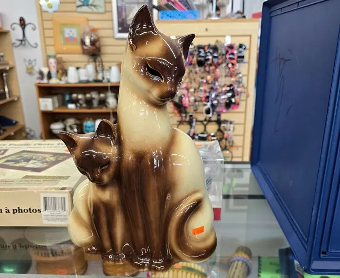 I Hit The Jackpot Today! I Found This Beautiful Siamese Cat TV Lamp At A Local Thrift Shop And As Luck Would Have It, Lamps Were Half Price Today! Happy Mother's Day To Me!