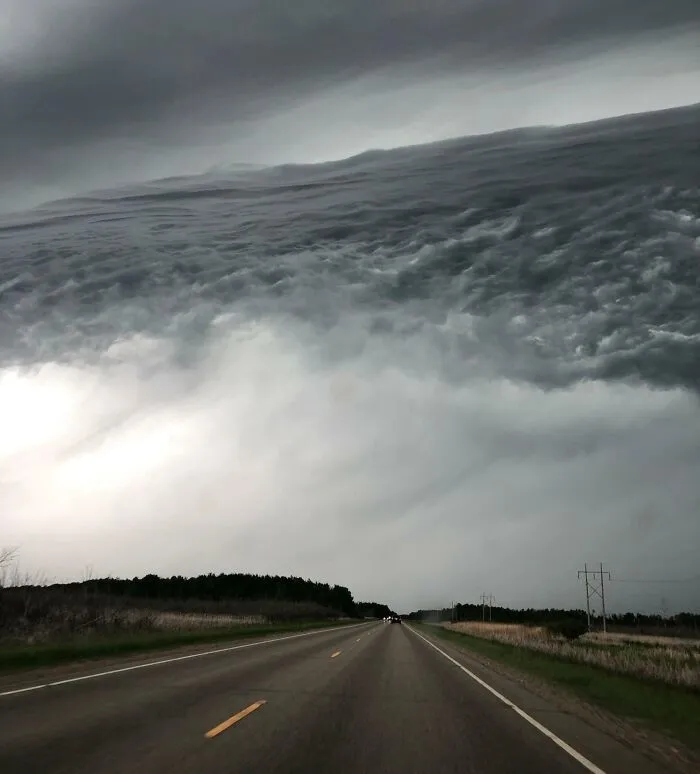 El cielo sobre Minnesota me recuerda a aquella escena de Interstellar cuando estaban en el planeta del agua