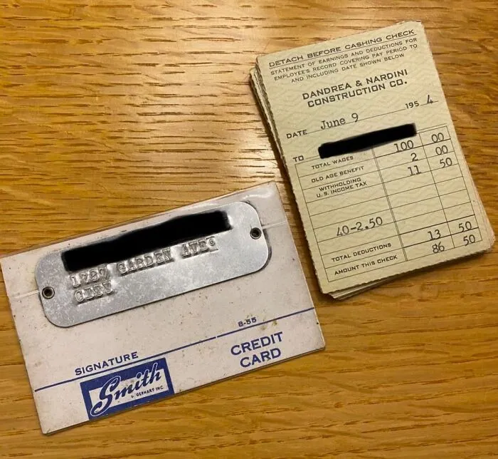Las tarjetas de crédito y los talones de pago de mis abuelos