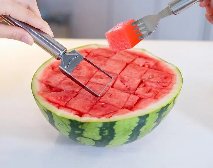 Stop Playing A Dangerous Game Of "Will This Knife Slip And Take Off A Finger?" Every Time You Crave Watermelon, And Let This Clever <a Style="Display:inline;" Href="Https://Www.amazon.com/Cripstaste-Watermelon-Stainless-Cutting-Camping/Dp/B0d6b6qj8r?th=1&linkcode=ll1&tag=bpparrot-20&linkid=3dcbdbc4ccec3ef570feccbef9ae1cf3&language=en_us&ref_=as_li_ss_tl" Target="_blank"><span Style="Font: Inherit; Color: #d74b1f;"> Watermelon Cutting Tool </Span> Do The Risky Work For You