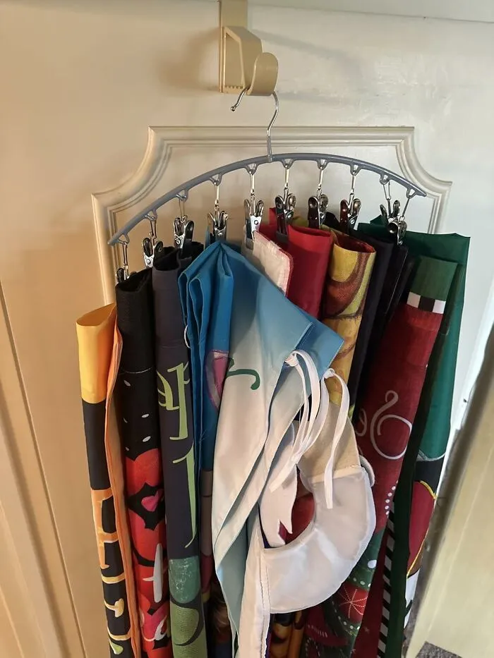 If Your Drawer Full Of Leggings Looks Like A Tangled Black Hole, A <a Style="Display:inline;" Href="Https://Www.amazon.com/Volnamal-Organizer-Leggings-Organizers-Storage-Grey/Dp/B0brq9xvpc?ie=utf8&th=1&linkcode=ll1&tag=bpbeaver-20&linkid=320b2d18e03521dcce513d05a7727a35&language=en_us&ref_=as_li_ss_tl" Target="_blank"><span Style="Font: Inherit; Color: #d74b1f;"> Legging Organiser </Span> Can Bring Some Much-Needed Order To The Chaos