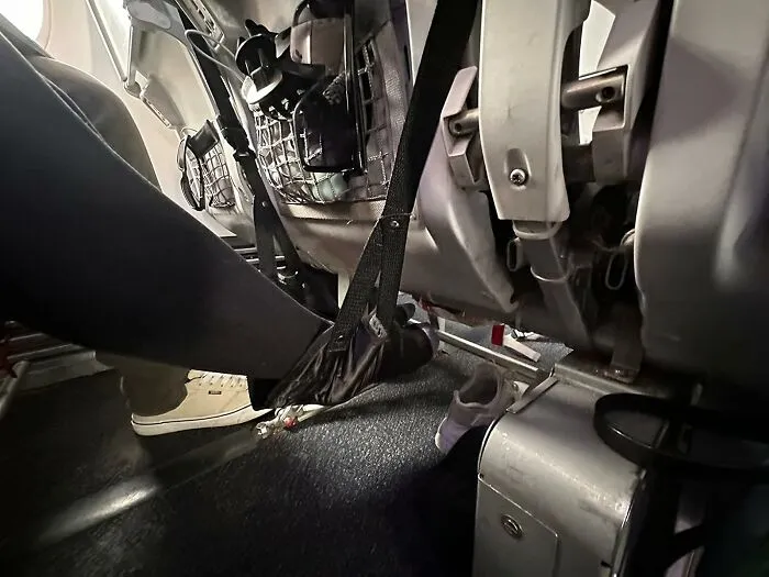 Your Legs Are About To Feel Like They've Been Upgraded To First Class, Even If Your Boarding Pass Says Otherwise, All Thanks To This <a Style="Display:inline;" Href="Https://Www.amazon.com/Airplane-Footrest-Foot-Hammock-Travel-Essentials-Rest/Dp/B07sk6zflm?ie=utf8&th=1&linkcode=ll1&tag=bphamster-20&linkid=6d0d70528f470f3e38fd06ab9ec42598&language=en_us&ref_=as_li_ss_tl" Target="_blank"><span Style="Font: Inherit; Color: #d74b1f;"> Airplane Foot Hammock </Span>