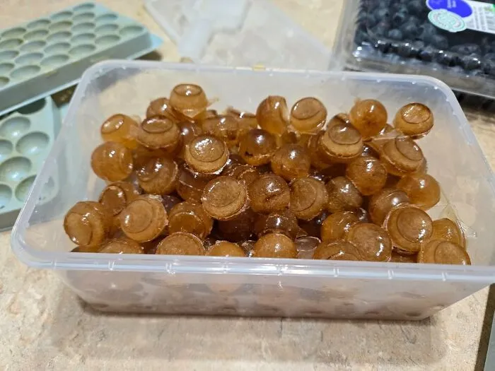 Your Fancy Cocktails And Iced Coffees Are About To Get A Serious Glow-Up With <a Style="Display:inline;" Href="Https://Www.amazon.com/Wibimen-Ice-Cube-Tray-Lid/Dp/B095clyffv?ie=utf8&th=1&linkcode=ll1&tag=bpcheetah-20&linkid=48bdfe10087fcd7ce4de856ea82179c0&language=en_us&ref_=as_li_ss_tl" Target="_blank"><span Style="Font: Inherit; Color: #d74b1f;"> This Round Ice Cube Tray With Lid And Bin</Span>, Because Perfectly Spherical Ice Just Hits Different