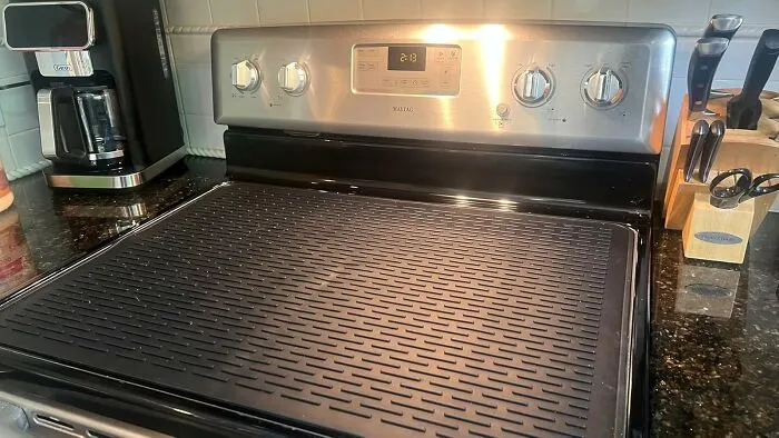 Stop Treating Your Glass Stovetop Like A Precious, Untouchable Museum Piece; This<a Style="Display:inline;" Href="Https://Www.amazon.com/Yuhfera-Silicone-Electric-Stove-Cover/Dp/B0chj5hfnb?ie=utf8&th=1&linkcode=ll1&tag=bplion-20&linkid=2973bc7b642aca6fbc613ee47e9a2536&language=en_us&ref_=as_li_ss_tl" Target="_blank"> <span Style="Font: Inherit; Color: #d74b1f;"> Silicone Mat For Glass Stovetop </Span> Lets You Actually Use Your Kitchen Without Constant Fear Of Scratches