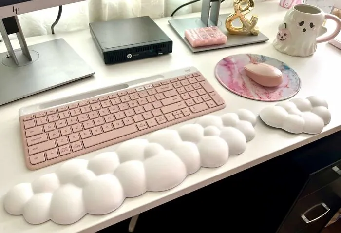 If Your Monday Mood Is Decidedly Stormy And Your Wrists Are Already Staging A Protest Against All That Typing, This <a Style="Display:inline;" Href="Https://Www.amazon.com/Jikiou-Keyboard-Non-Slip-Comfortable-Christmas/Dp/B0c72hsyl6?ie=utf8&th=1&linkcode=ll1&tag=bpsheep-20&linkid=58370bf5c9a6852510ed05bb3681c1a5&language=en_us&ref_=as_li_ss_tl" Target="_blank"><span Style="Font: Inherit; Color: #d74b1f;"> Cloud Keyboard Wrist Rest </Span> Is Here To Offer Them A Fluffy, Ergonomic Silver Lining