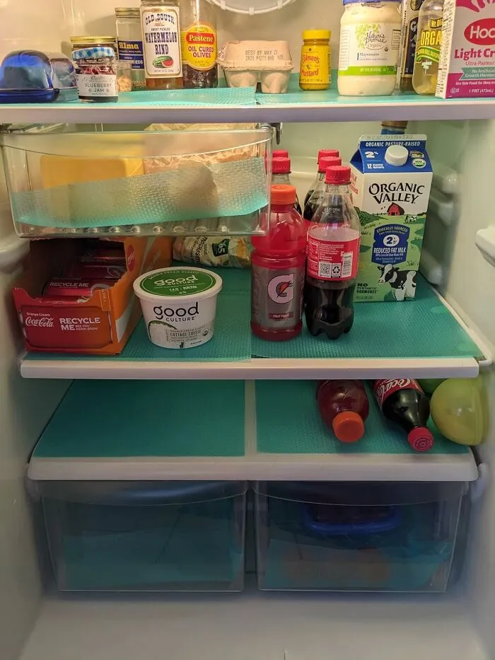 Those Mystery Rings And Sticky Spots In Your Fridge Are Basically Modern Art Nobody Asked For, But These <a Style="Display:inline;" Href="Https://Www.amazon.com/Daixers-Refrigerator-Washable-Accessories-Organization/Dp/B0ckvvm36j?ie=utf8&th=1&linkcode=ll1&tag=bpalpaca-20&linkid=67b1224be430c8e176ea7ca756a715a6&language=en_us&ref_=as_li_ss_tl" Target="_blank"><span Style="Font: Inherit; Color: #d74b1f;"> Fridge Liners </Span> Are Here To Make Cleanup Less Of A Tragic Masterpiece And More Of A Quick Wipe-Down