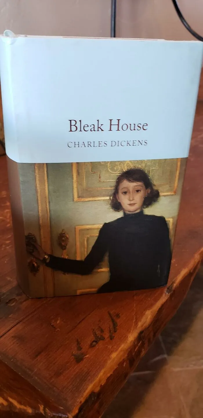 40 Times People Read A Book And Were In Awe