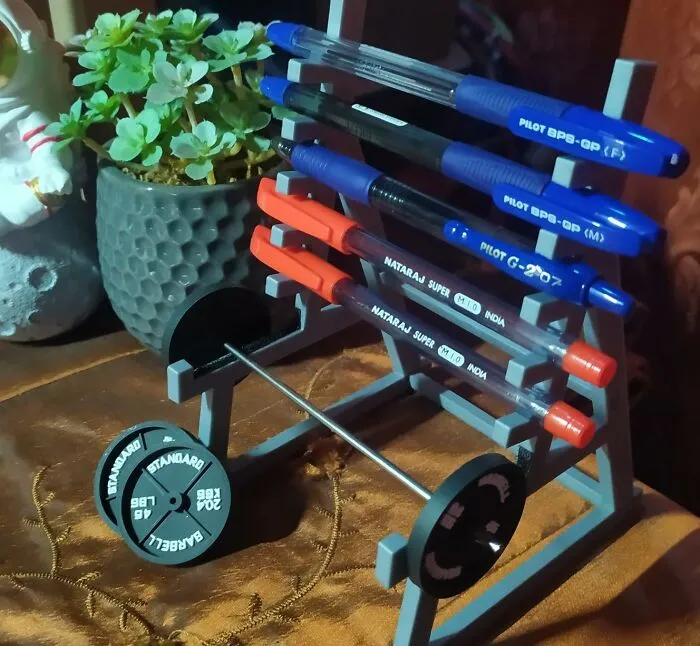 Your Desk Is About To Look Like It's Training For A Tiny Olympics With This Hilariously Buff <a Style="Display:inline;" Href="Https://Www.amazon.com/Dexspoeny-Barbell-Organizer-Holders-Weightlifting/Dp/B0cgjb1xmt?ie=utf8&linkcode=ll1&tag=bpstingray-20&linkid=be1454a18aa3ca7ce9cc53a577589fd1&language=en_us&ref_=as_li_ss_tl" Target="_blank"><span Style="Font: Inherit; Color: #d74b1f;"> Bench Press Pen Holder </Span> Keeping Your Writing Tools In Shape