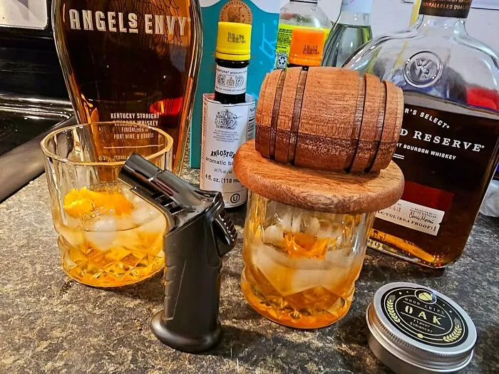 Dad Can Finally Play Mad Scientist With His Favorite Tipple This Christmas Thanks To <a Style="Display:inline;" Href="Https://Www.amazon.com/Whiskey-Smoker-Kit-Torch-Fashioned/Dp/B0bjv68c17?ie=utf8&linkcode=ll1&tag=bpdolphin-20&linkid=81a91a6c2e63dbea3554f6f3bd0eec39&language=en_us&ref_=as_li_ss_tl" Target="_blank"><span Style="Font: Inherit; Color: #d74b1f;"> This Whiskey Smoker Kit With Torch</Span>, Adding A Deliciously Smoky Vibe To His Evening Unwind
