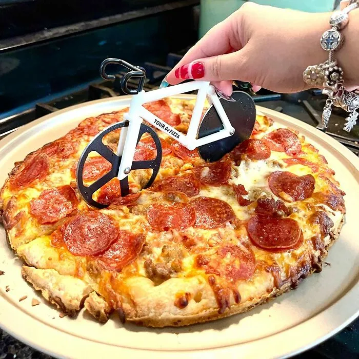  Slicing Your Pizza Is About To Feel Like A Leisurely Tour De France Stage Win With This <a Style="Display:inline;" Href="Https://Www.amazon.com/Bicycle-Pizza-Cutter-Stainless-Non-Stick/Dp/B019zs0w9q?ie=utf8&linkcode=ll1&tag=bpsquirrel-20&linkid=4269d16ca4118fbebb01836b9810888c&language=en_us&ref_=as_li_ss_tl" Target="_blank"><span Style="Font: Inherit; Color: #d74b1f;"> Bicycle Pizza Cutter </Span>