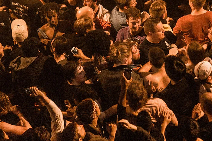 “We Need To Leave… Now”: 40 Heart-Pounding Moments When Gut Instinct Meant Everything