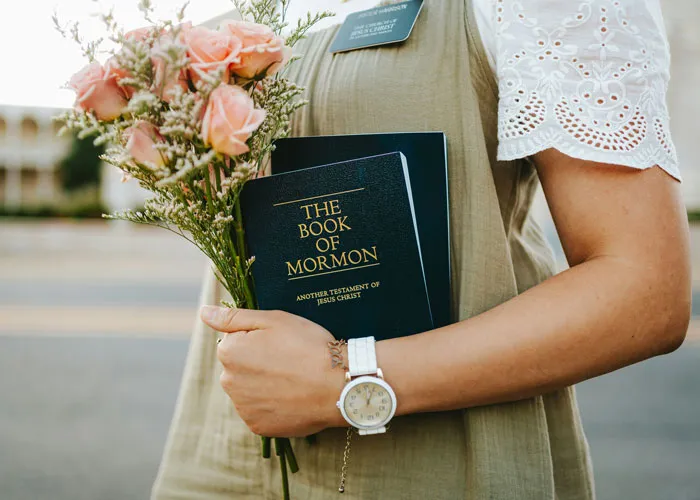30 Disturbing Stories From People Who Escaped Cults And Shared What Happened Next