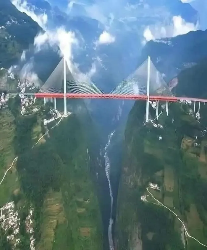 El Puente Baluarte es un puente colgante ubicado en el estado de Durango, México.