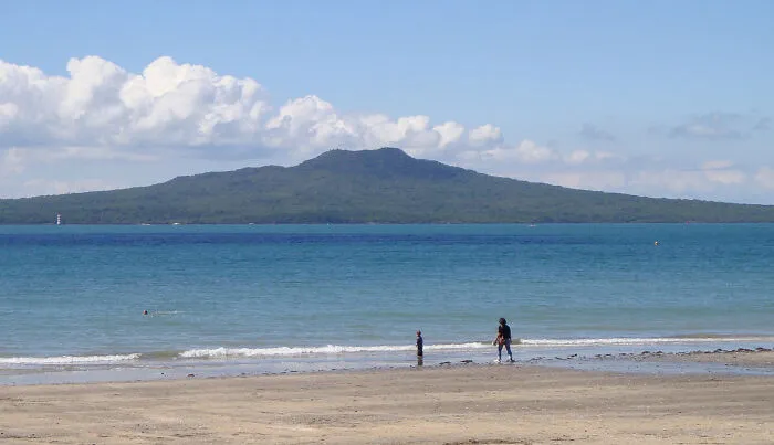 27 Places That Were Tourist Gold Until Everyone Forgot They Existed