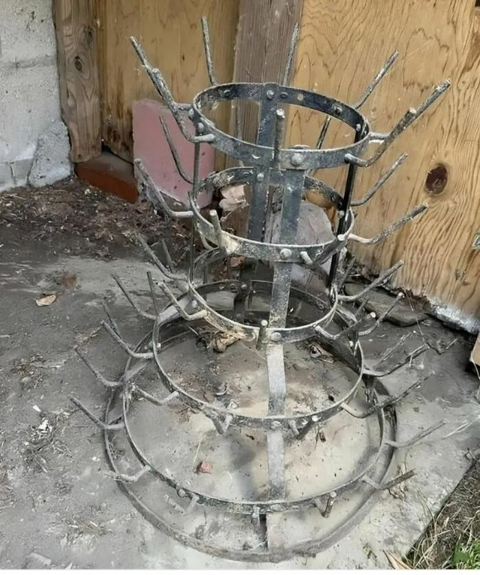 Este objeto se encontró en el sótano de una casa de 1907. ¿Alguien sabe qué es?