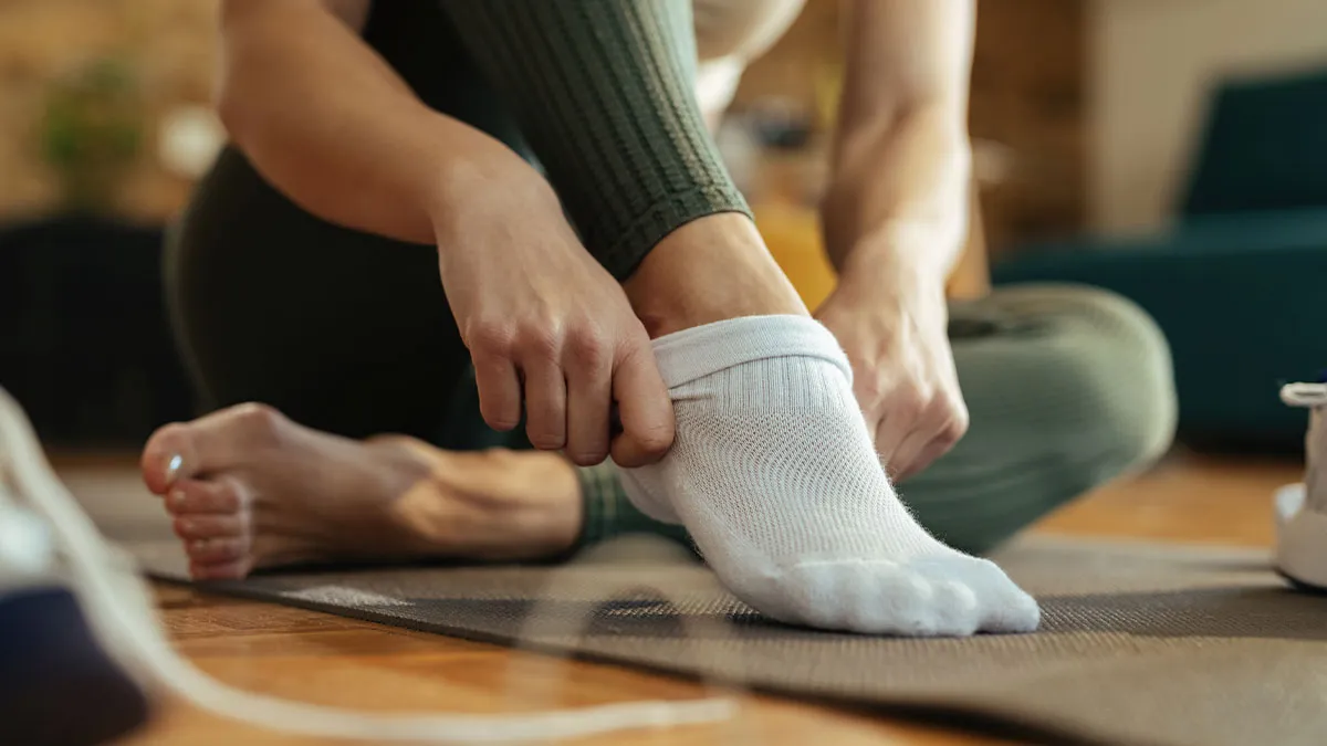 34 Totally Bizarre Things Guys Caught Their Girlfriends Doing When They Thought No One Was Watching