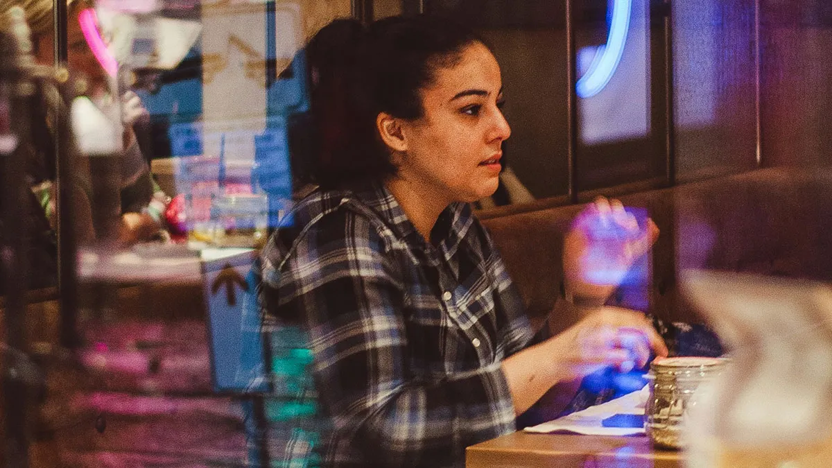 Women Share 50 “Unhinged” Tricks That Actually Keep Them Safe