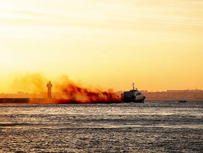 “People Who Have Worked At Sea, What’s The Creepiest Thing That’s Happened?” (50 Answers)