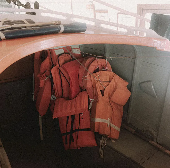 “People Who Have Worked At Sea, What’s The Creepiest Thing That’s Happened?” (50 Answers)