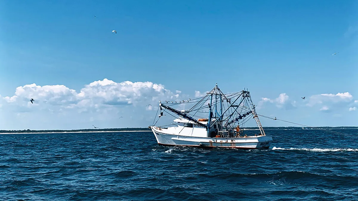 “People Who Have Worked At Sea, What’s The Creepiest Thing That’s Happened?” (50 Answers)