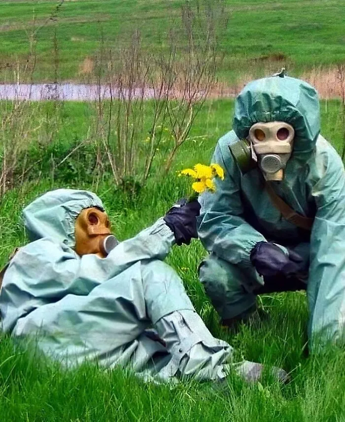 50 Weird And Wild Pics From An IG Account Dedicated To Posting Unhinged Content