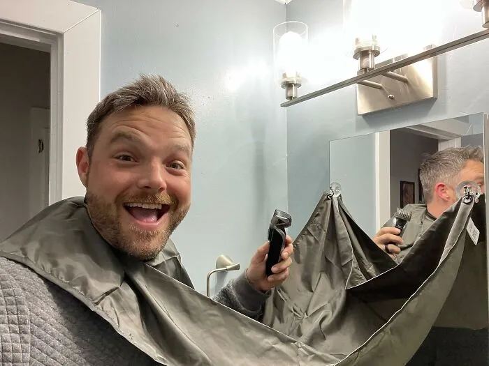 The Tiny, Annoying Hairs That Inevitably Cover Your Bathroom Sink After A Trim Will Now Be Neatly Contained By The Ingenious <a Style="Display:inline;" Href="Https://Www.amazon.com/Beard-Bib-Shaving-Trimmer-Catcher-Net/Dp/B07hgjthy3?ie=utf8&th=1&linkcode=ll1&tag=bpcheetah-20&linkid=6a5932c4c0559f5cfbd0d4268daf10c7&language=en_us&ref_=as_li_ss_tl" Target="_blank"><span Style="Font: Inherit; Color: #d74b1f;"> Beard King Beard Bib Apron </Span>