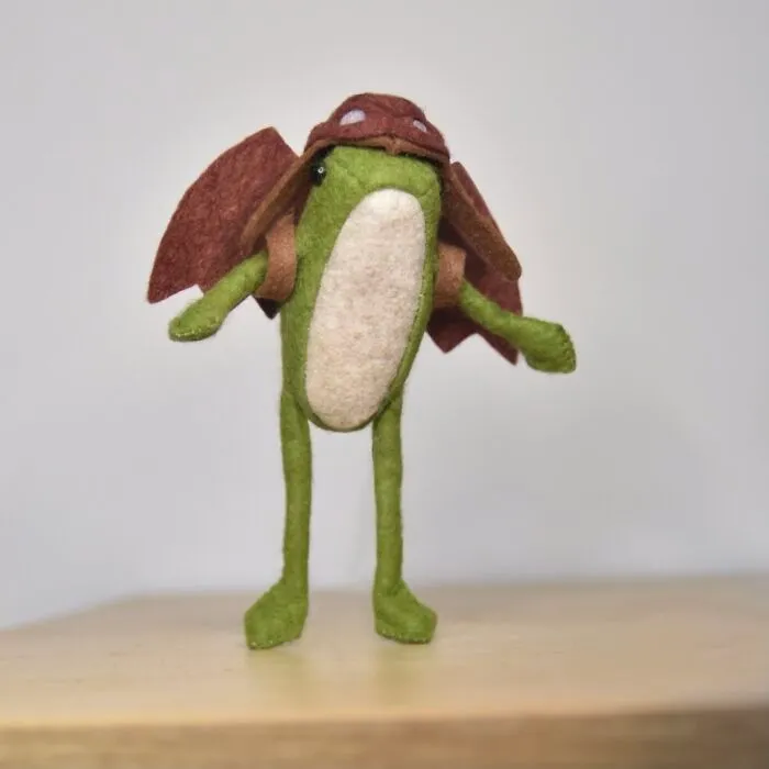 My Handmade Felt Frog Doll And His Extensive Wardrobe Of Wholesome Outfits (37 Pics)
