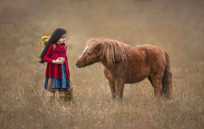 I Photographed 15 Tender Moments Between Children And Their Animal Friends